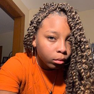 Meet your Posher, Simarah